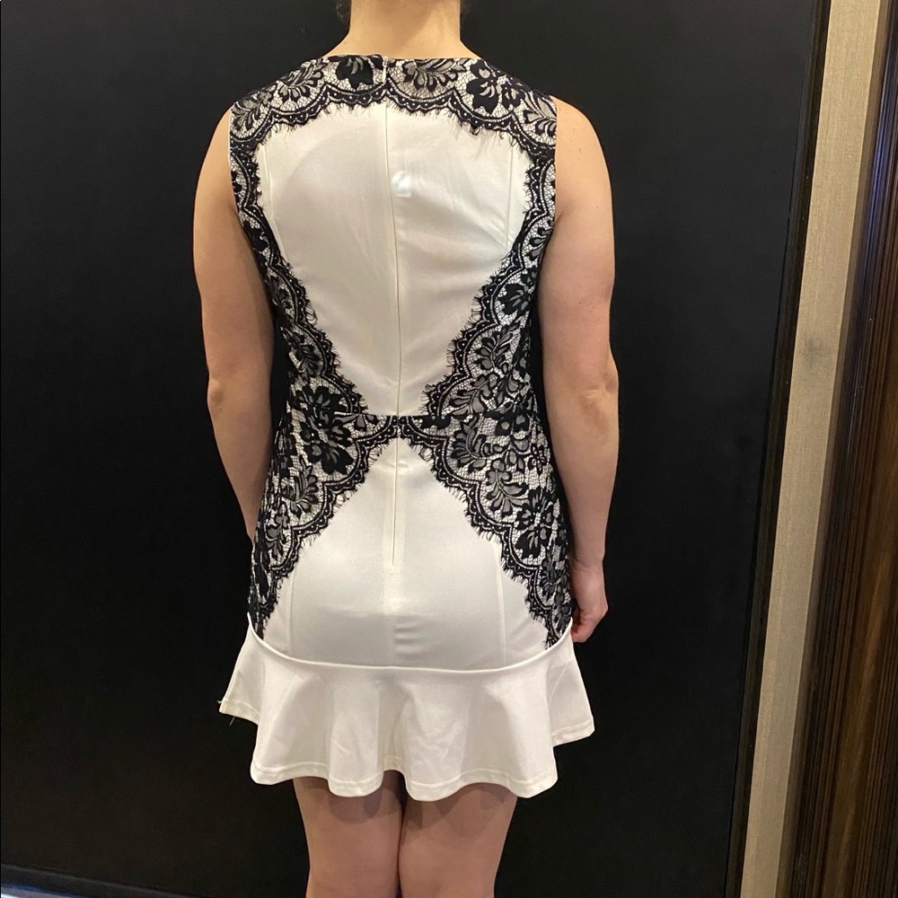 Classic White Dress with Black Lace Accents Size L - Picture 7 of 7